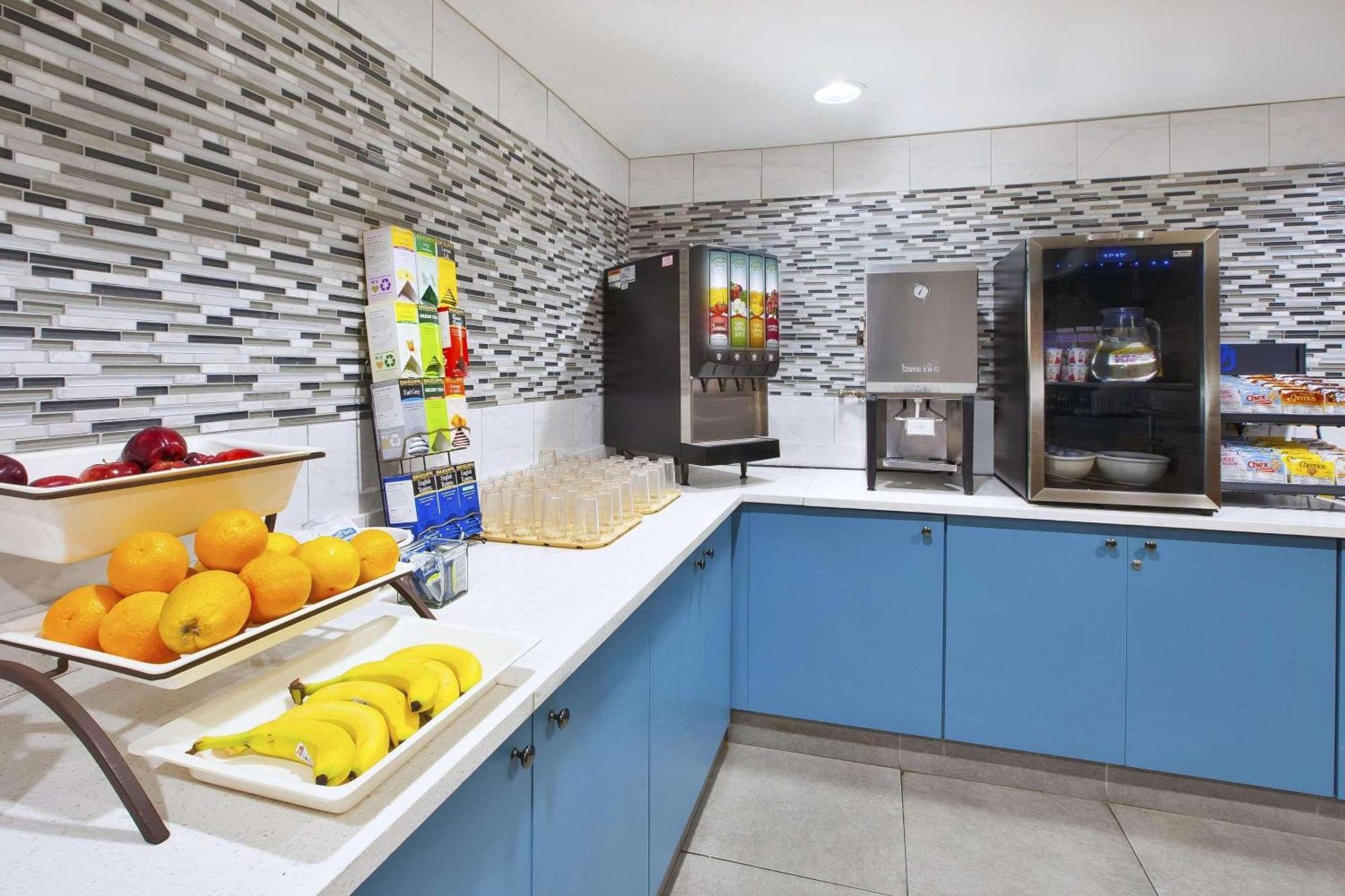 Country Inn & Suites By Radisson, Big Rapids, Mi Luaran gambar