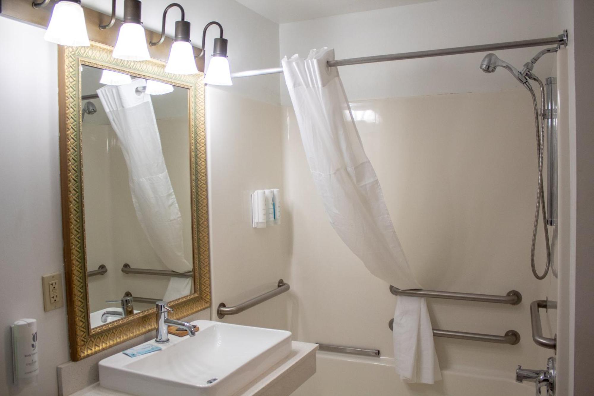 Country Inn & Suites By Radisson, Big Rapids, Mi Luaran gambar