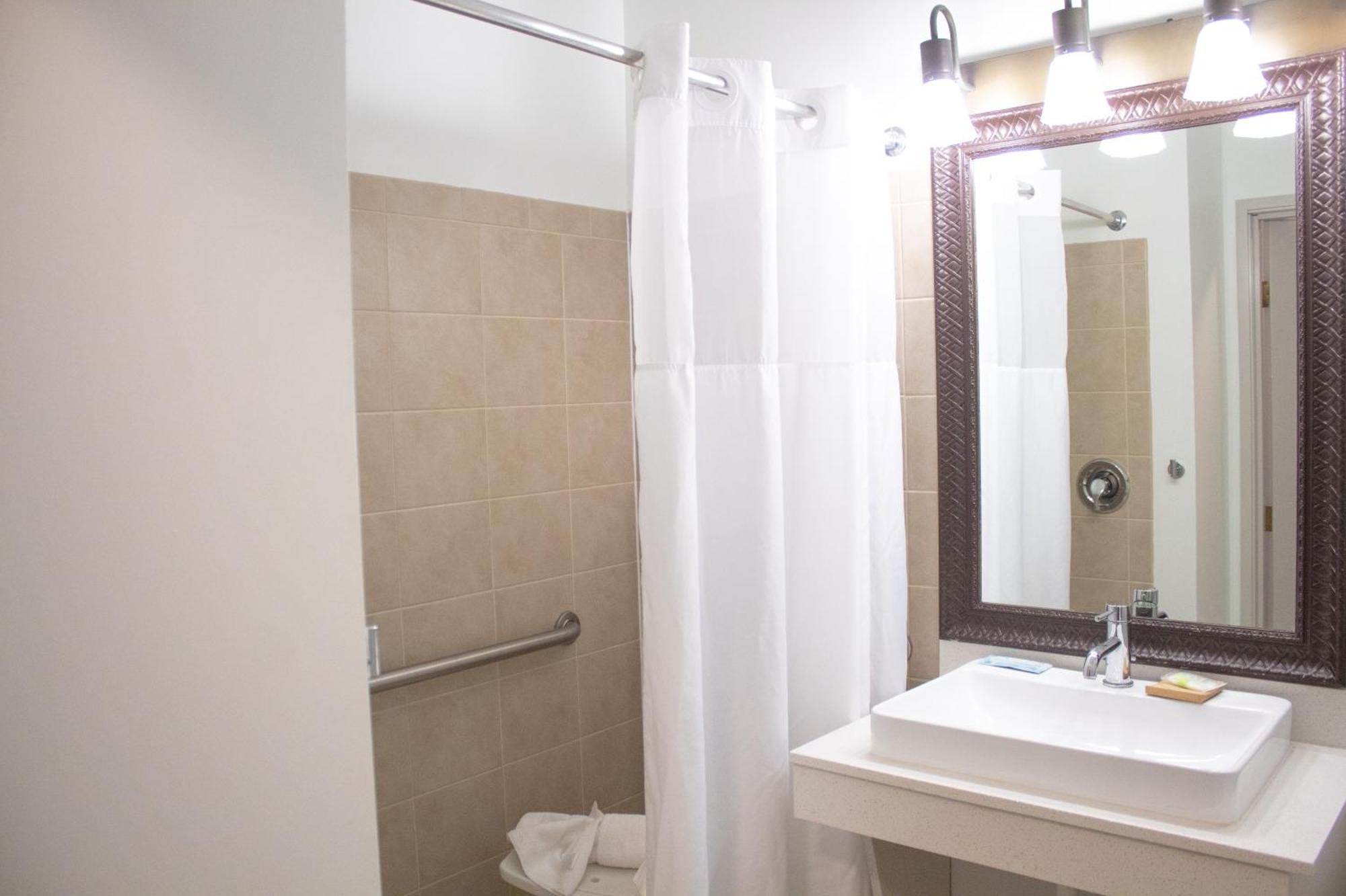 Country Inn & Suites By Radisson, Big Rapids, Mi Luaran gambar