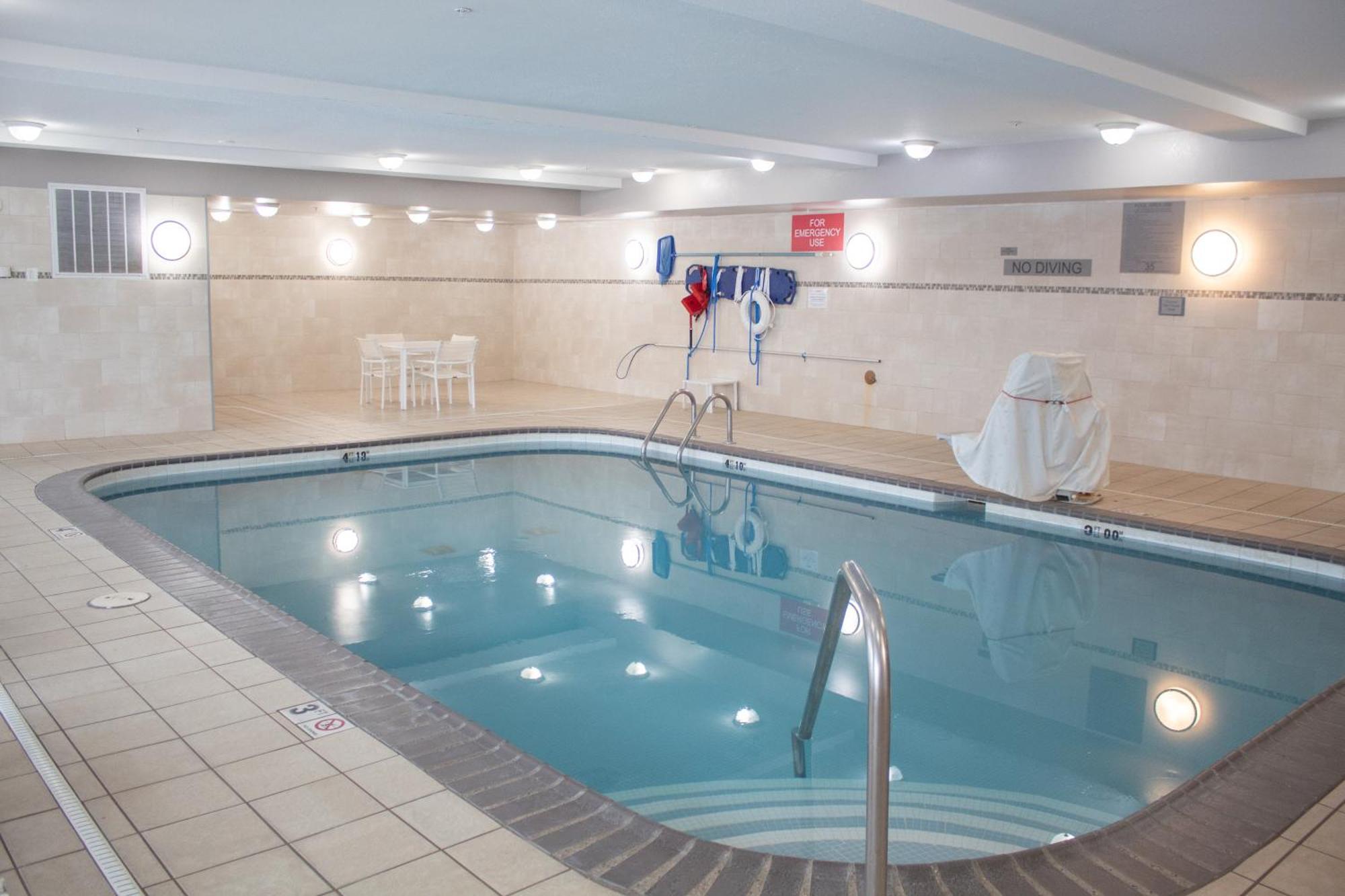 Country Inn & Suites By Radisson, Big Rapids, Mi Luaran gambar